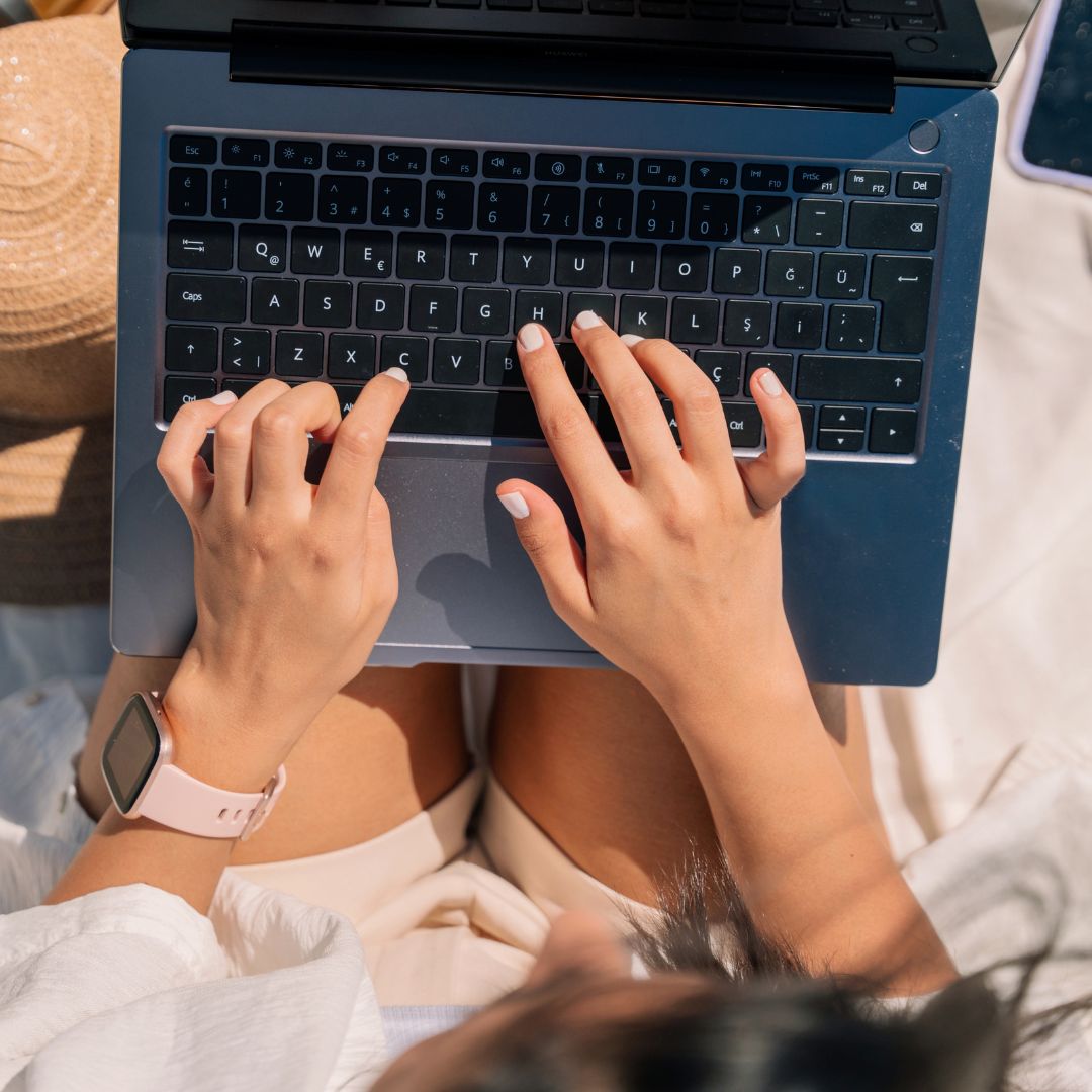 Zyklusgerechtes Arbeiten: Warum der Arbeitsalltag Frauen systematisch benachteiligt