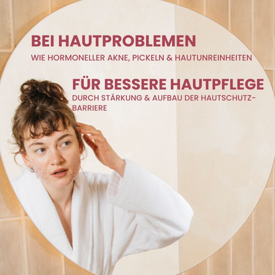 Warum solltest du fenou clear skin Creme und Reinigungsschaum verwenden? weiblich gelesenes Modell blickt in einen Spiegel