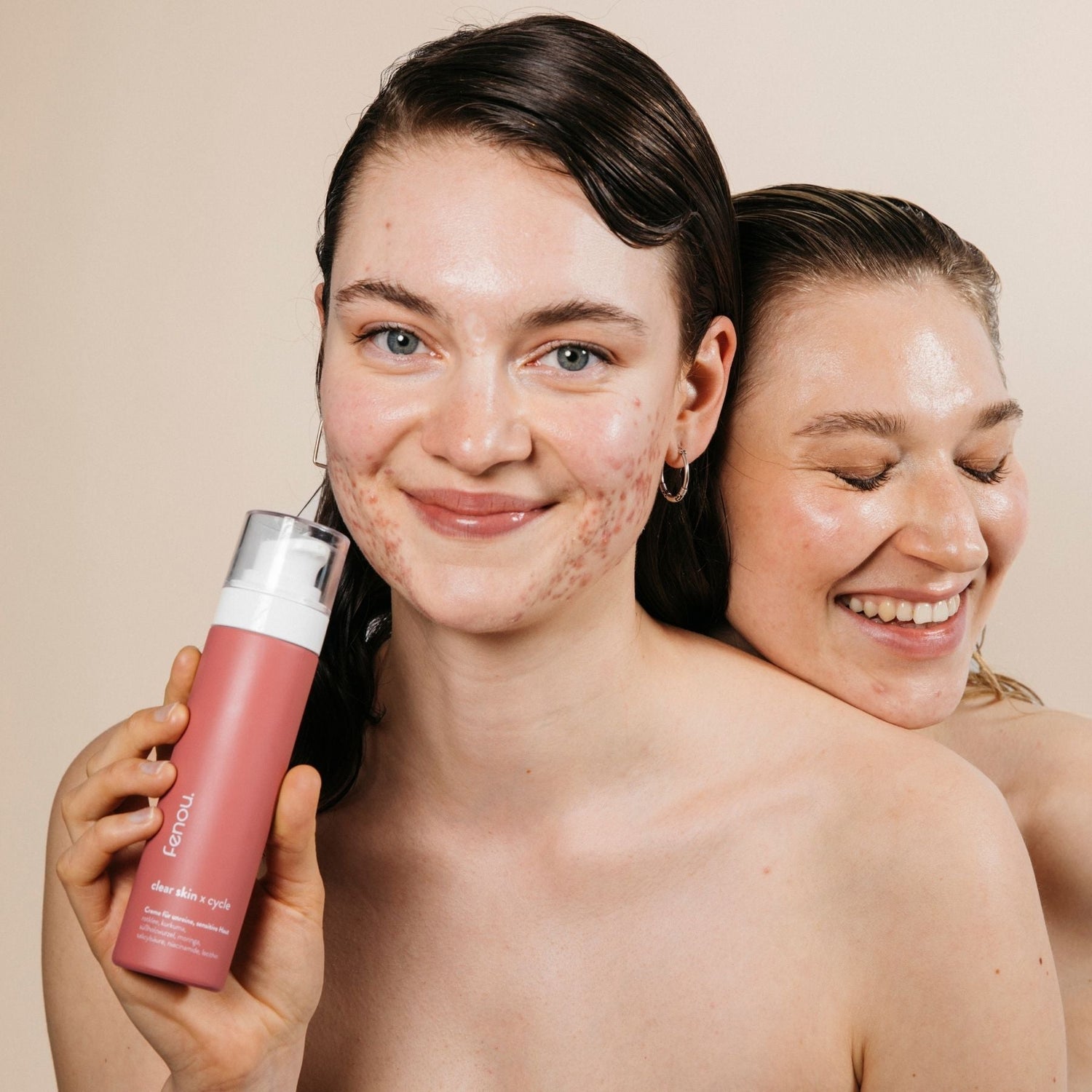Spätakne bei Frauen: Die wahren Ursachen und wie du hormonelle Pickel erfolgreich behandelst