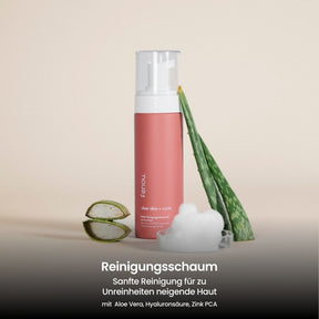 eine Flasche clear skin Reinigungsschaum und Aloe vera